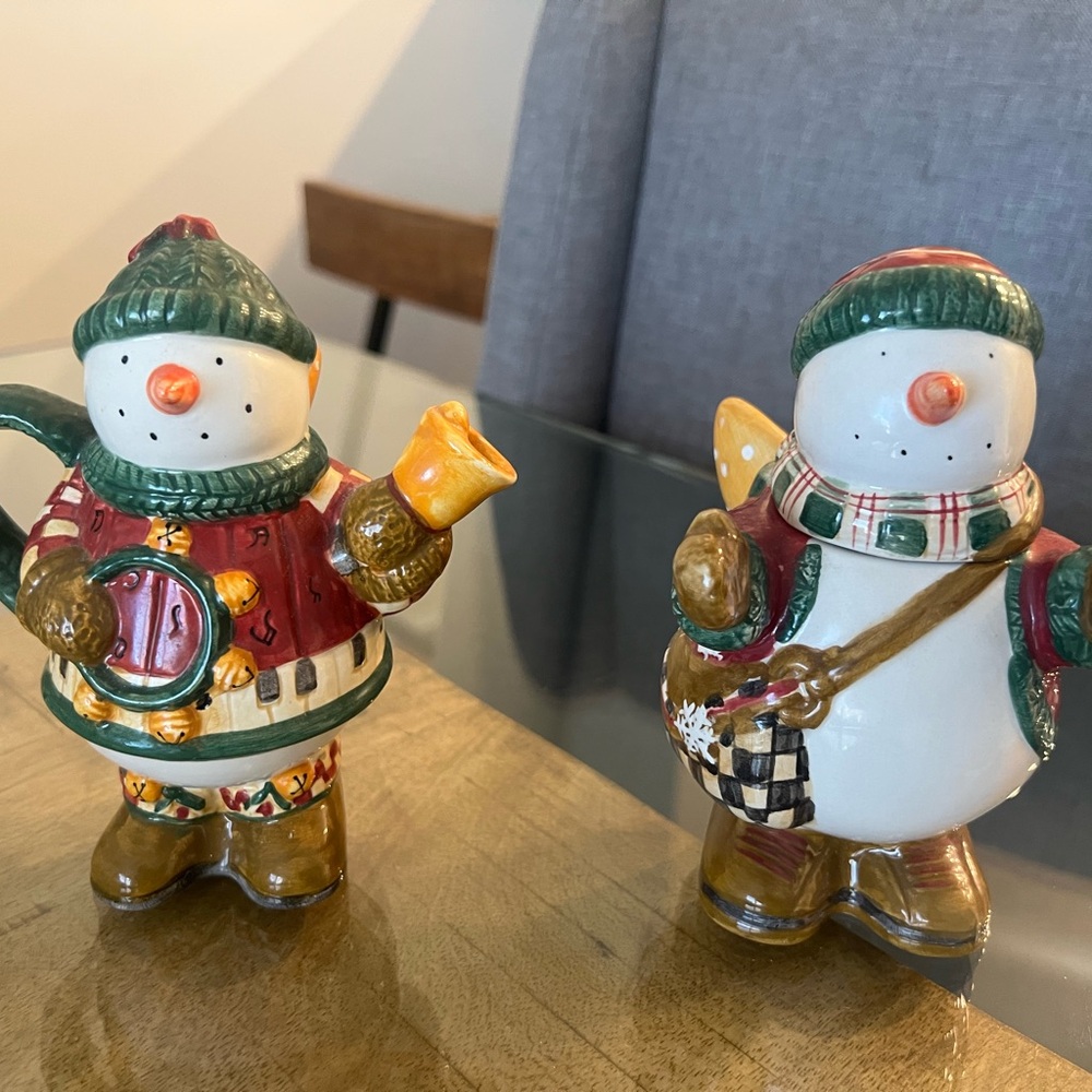 SAKURA DEBBIE MUMM SNOW ANGEL VILLAGE HAND PAINTED SUGAR AND CREAMER SET